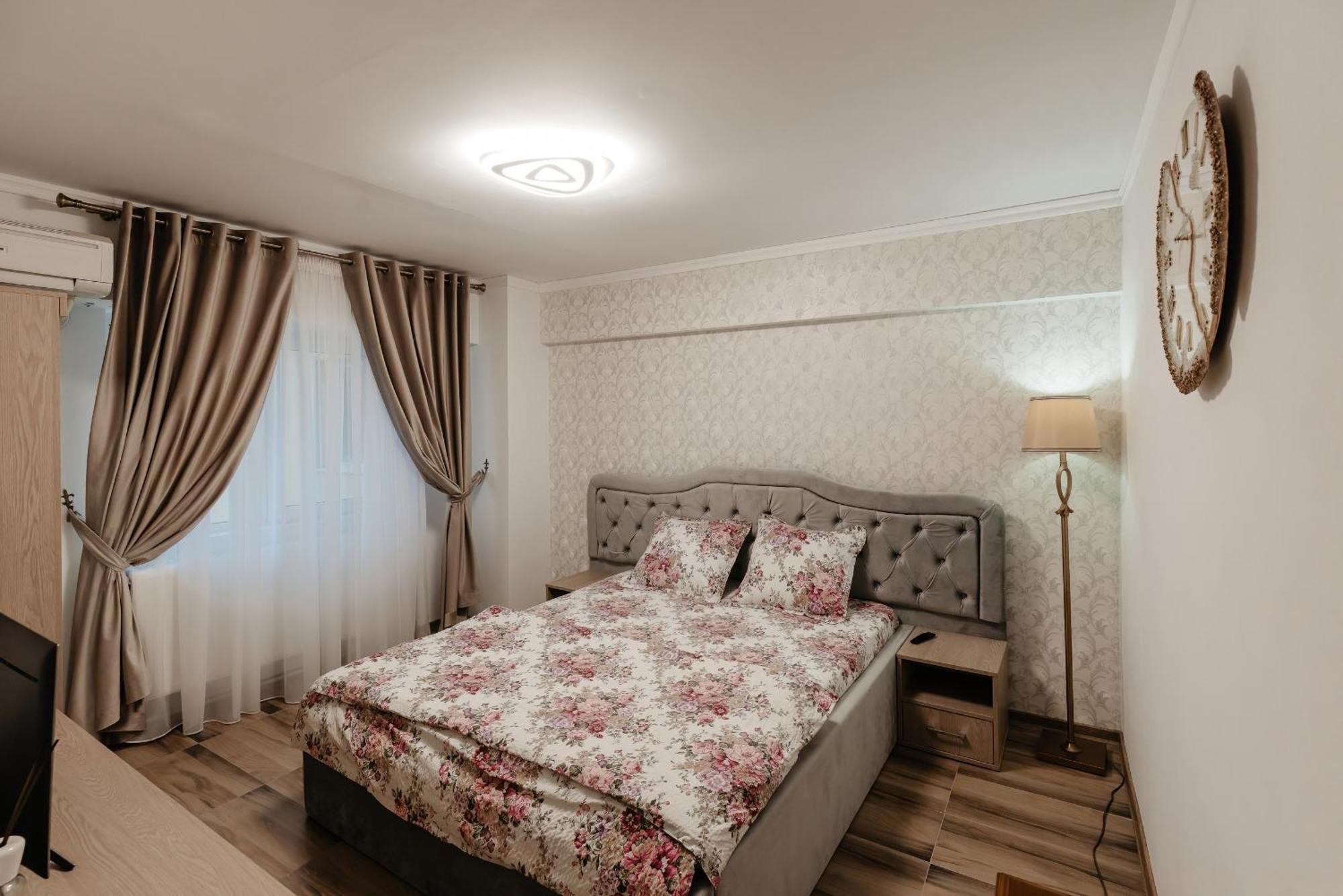Luxury Radox Apartment Buzau City Center Bagian luar foto